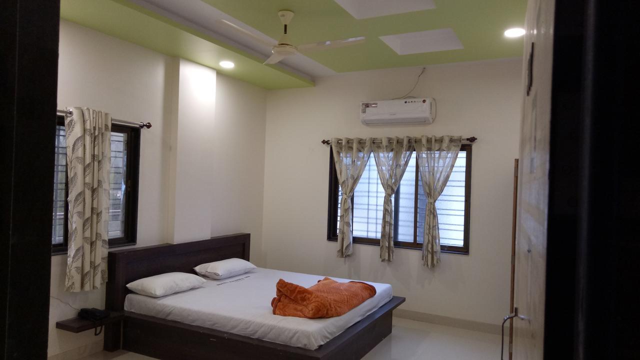 Hotel Radhika Inn Trimbak Buitenkant foto