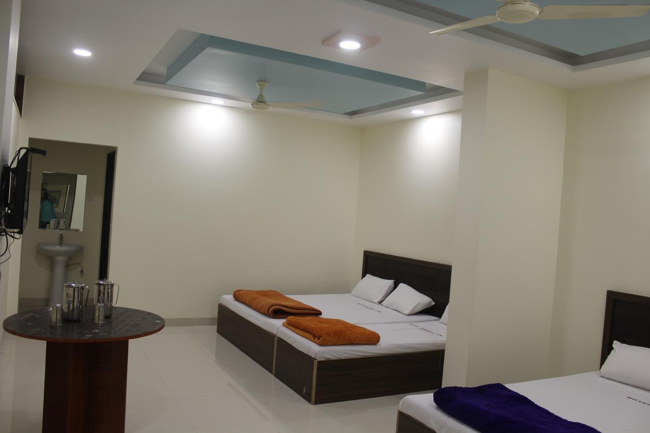 Hotel Radhika Inn Trimbak Buitenkant foto