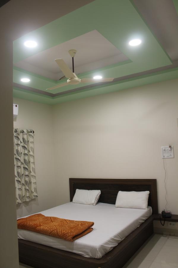 Hotel Radhika Inn Trimbak Buitenkant foto