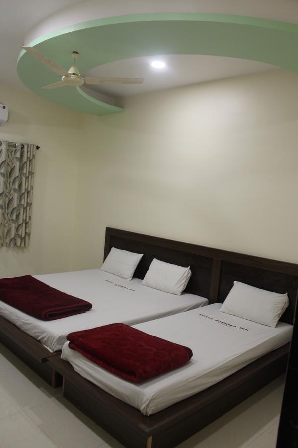 Hotel Radhika Inn Trimbak Buitenkant foto