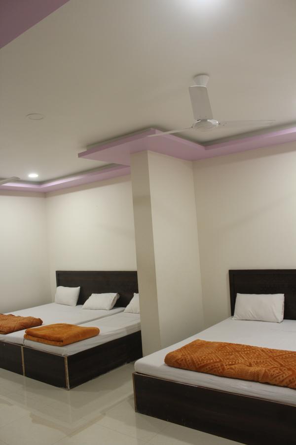 Hotel Radhika Inn Trimbak Buitenkant foto