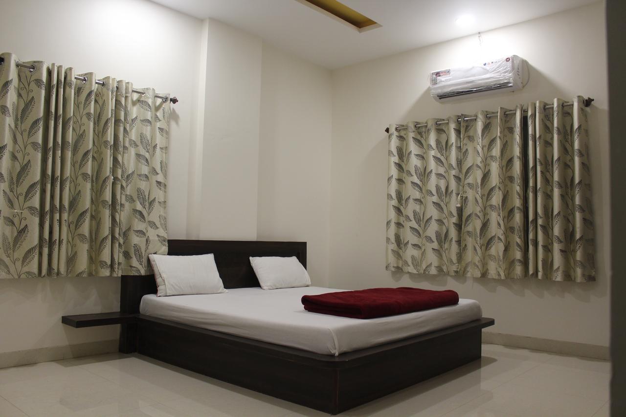 Hotel Radhika Inn Trimbak Buitenkant foto
