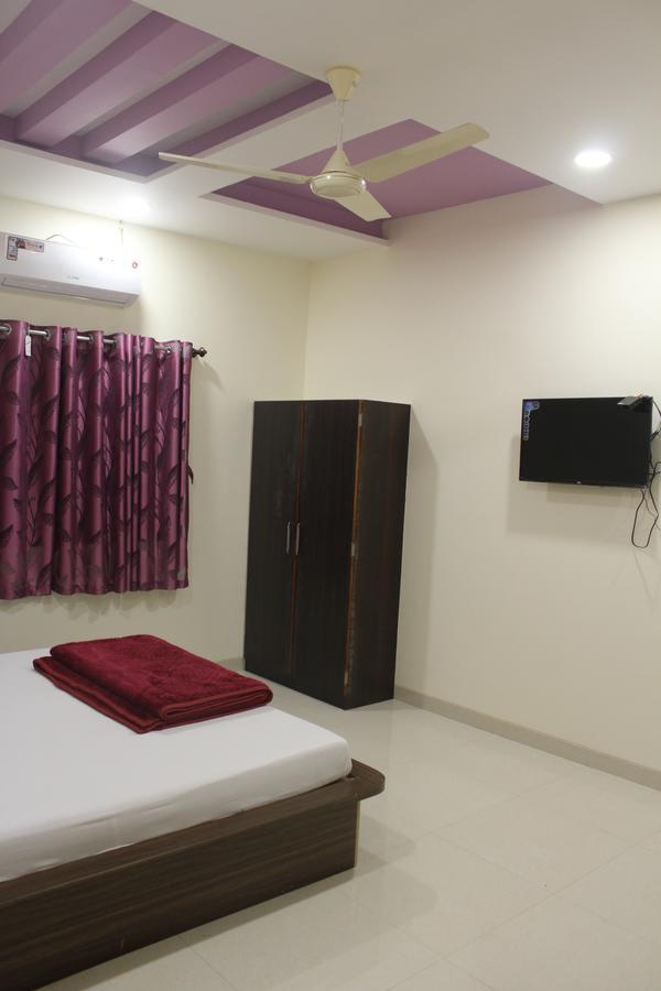 Hotel Radhika Inn Trimbak Buitenkant foto