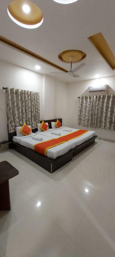 Hotel Radhika Inn Trimbak Buitenkant foto