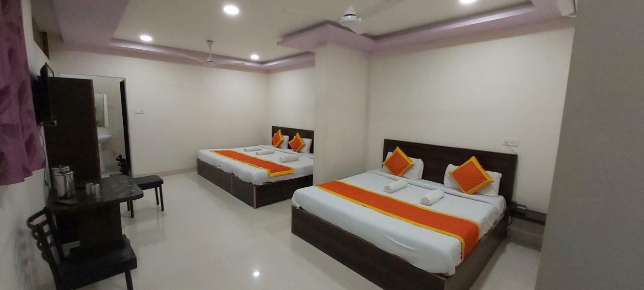 Hotel Radhika Inn Trimbak Buitenkant foto