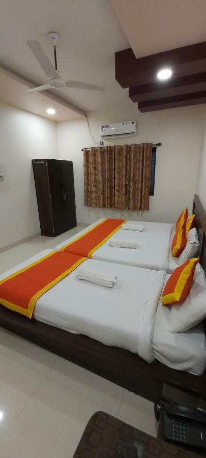 Hotel Radhika Inn Trimbak Buitenkant foto